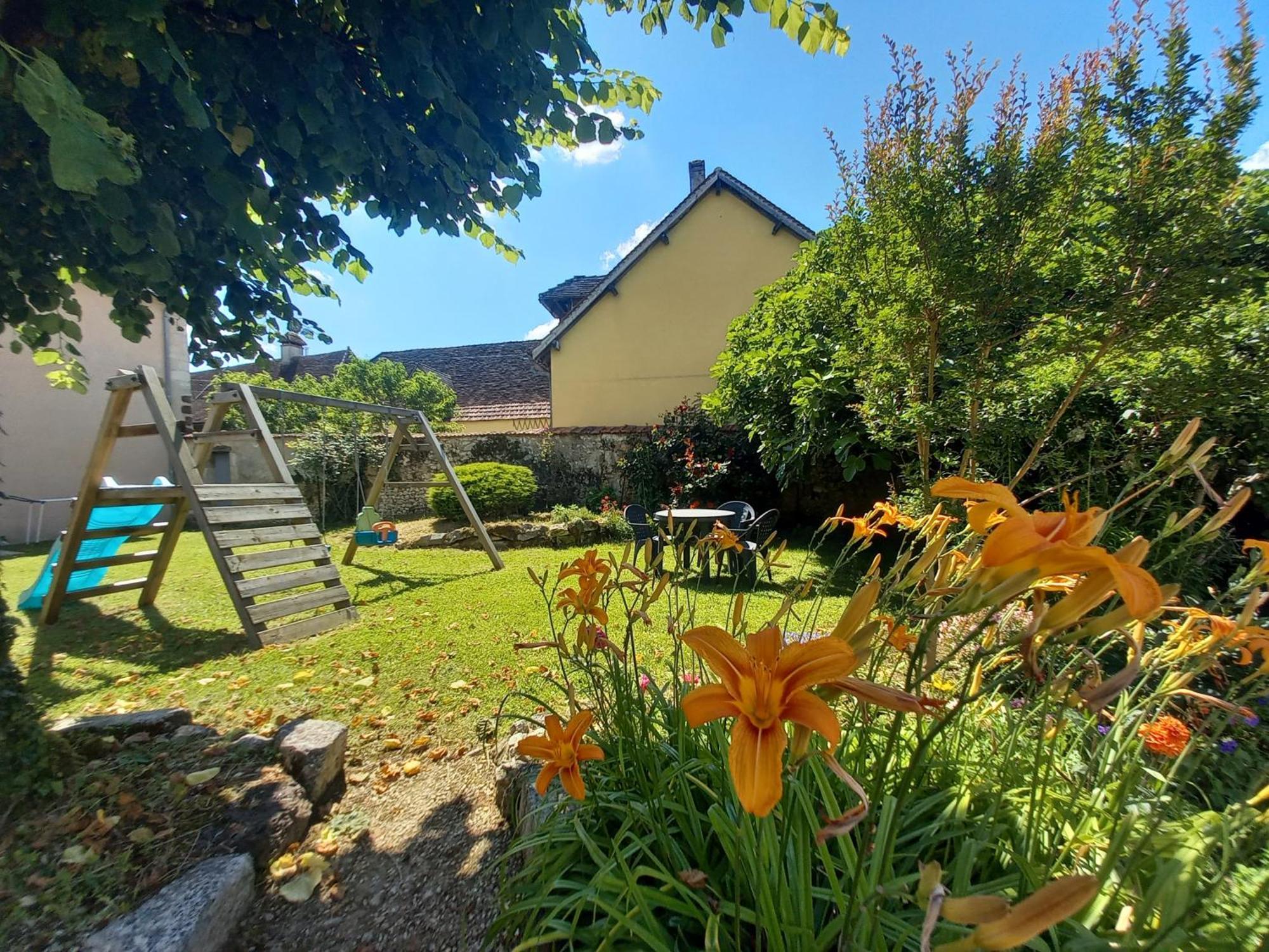 Au Pays De Jacquou : Chambre D'Hotes Et Table D'Hotes Bed & Breakfast Fossemagne Exterior photo